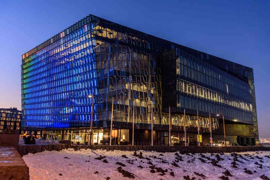 Islandia 020 - Reykjavik - Harpa Concert Hall.jpg